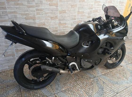 SUZUKI GSX 750 F 